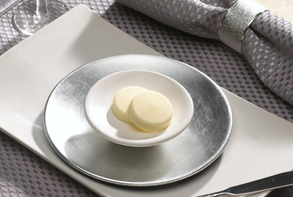 Medallions of butter offer elegance to the eyes.